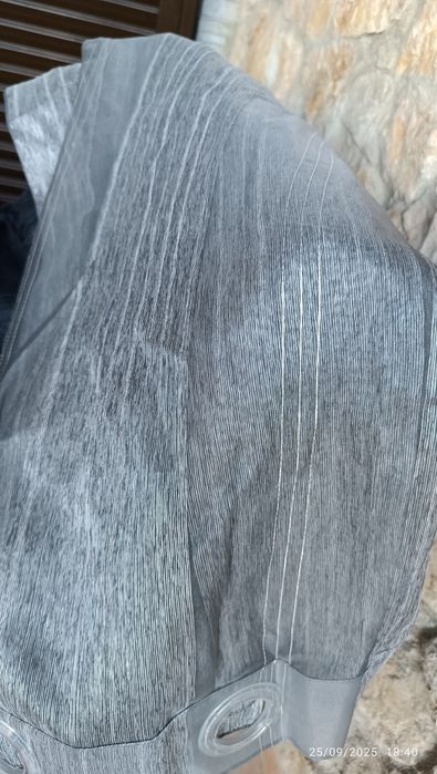 Cortinados transparentes cinzentos com argolas plásticos  l