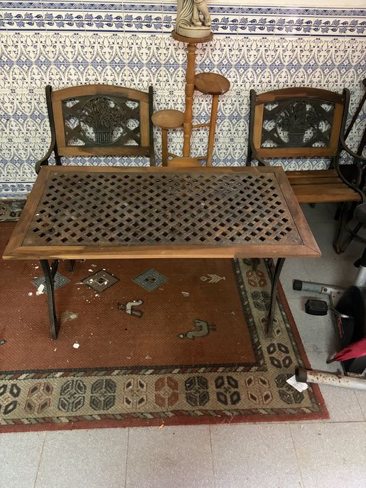 Conjunto Mesa e Bancos de Jardim