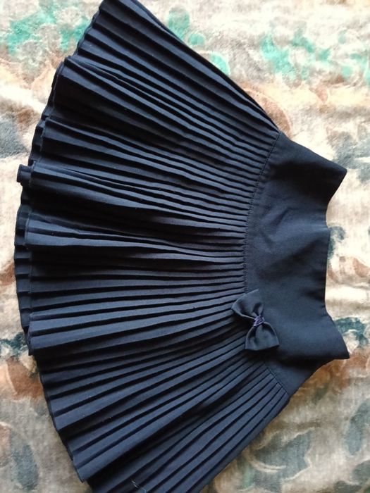 Продам шкільну спідницю