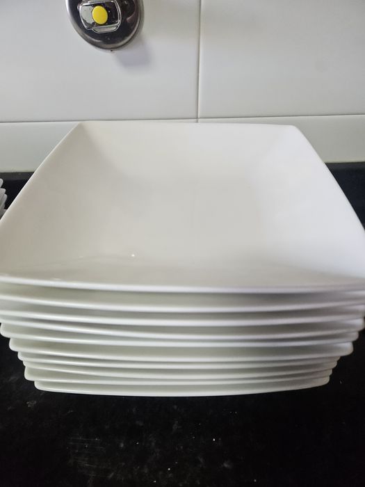 Conjunto de pratos de jantar, sobremesa e sopa