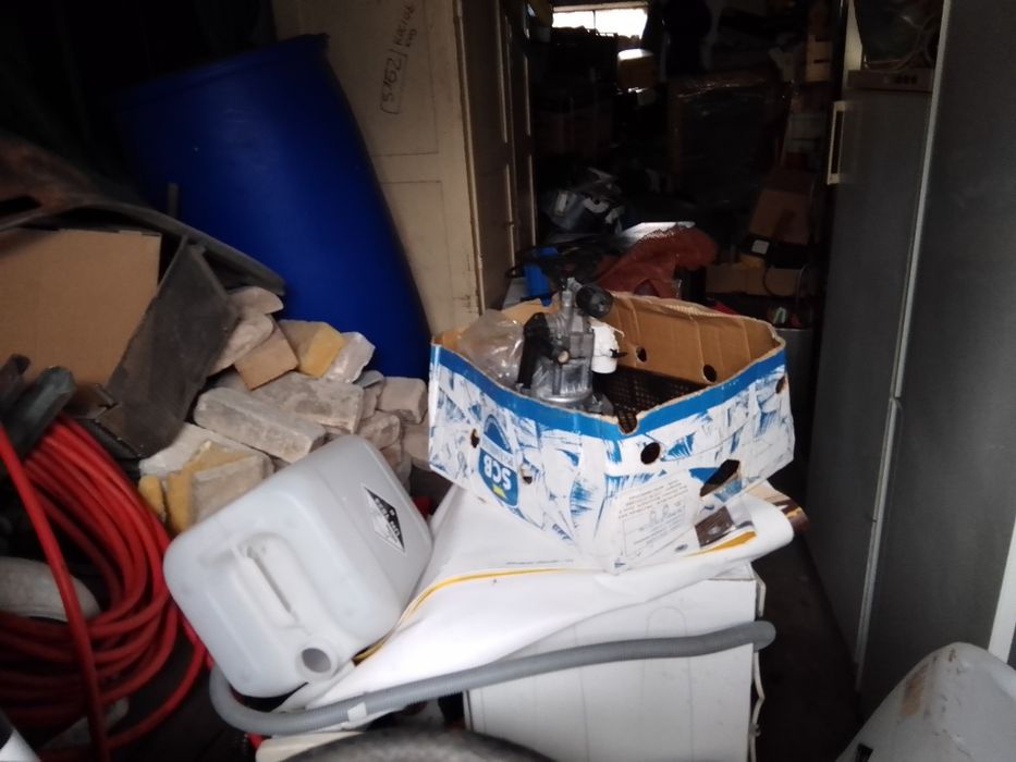 Rodzinna wyprzedaż garażowa 1001 drobiazgów okazja