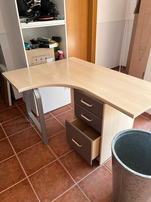 Secretária de canto para quarto de criança/escritório como nova