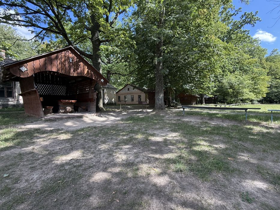 Продаж земельної ділянки 5.7 Га з базою відпочинку Умань