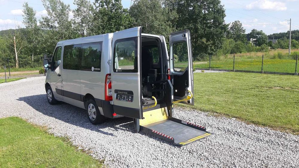 Samochód dla osoby niepełnosprawnej , Renault Master 2.3 , do przewozu osoby na wózku , winda , dla inwalidy