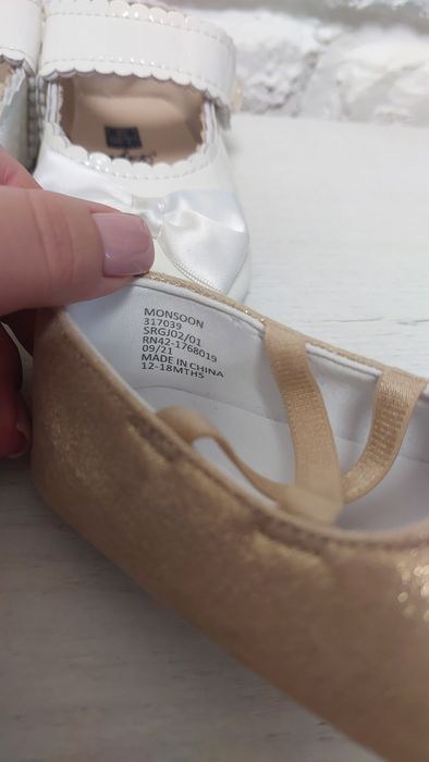 Продам туфельки пинетки на 1 год