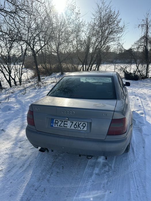 Продам Audi A4 1.6 бензин