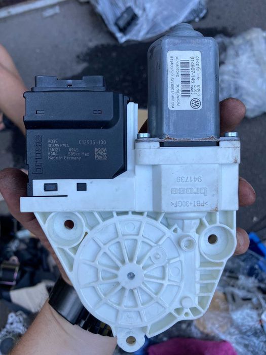 Моторчик склопідіймача Volkswagen Passat B7, CC