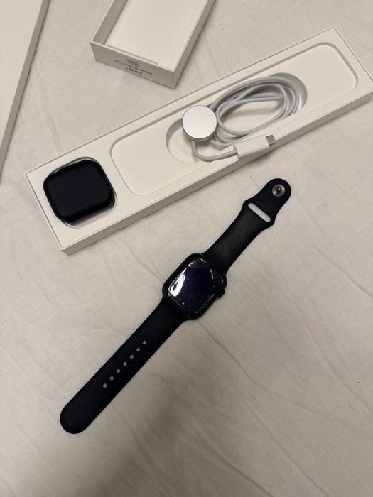 Продам Apple Watch Series 7