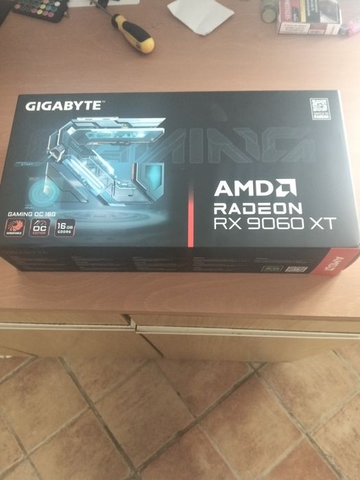 RX 9060 XT 16GB gigabyte gaming oc - nova