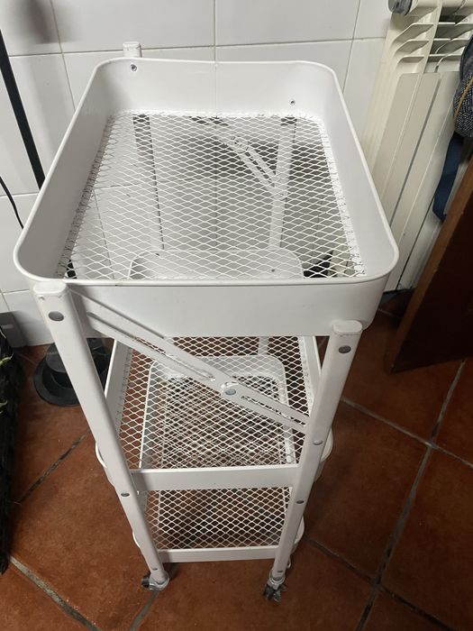 Prateleiras para arrumção em bom estado