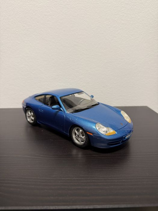 Porsche 911 Carrera 1/18