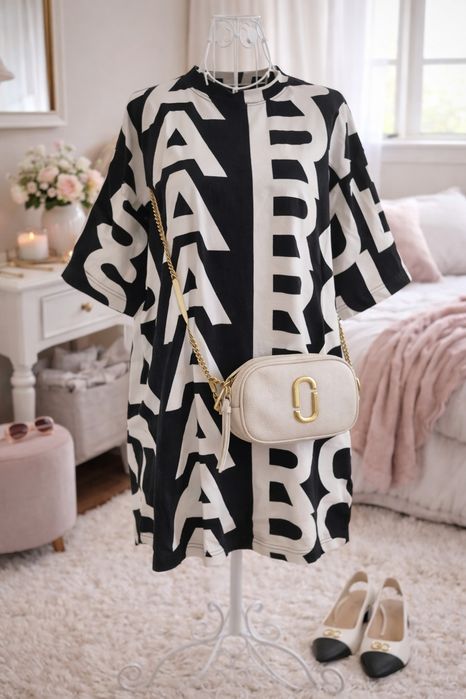 T-shirt preto e bege | Marc jacobs | super oversize | Tamanho O / S