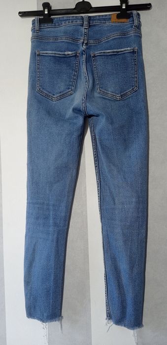 Spodnie dżinsy niebieskie skinny rurki Bershka XS