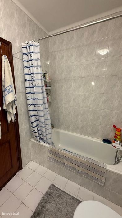 Apartamento T2 com arrumo varanda e vistas de ria. A 2 minutos da p...