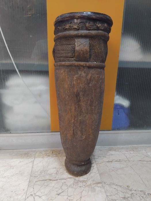Tambor  antigo  arte africano  com 85cm