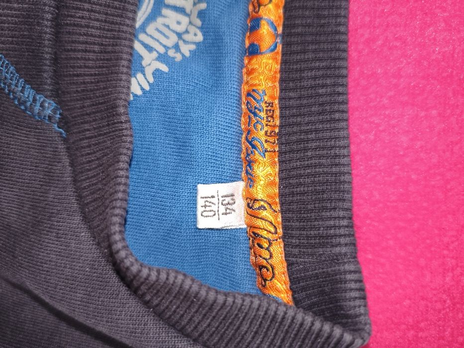 Roupas de +- 10 a 14 anos, além dessas fotos tenho outras mais . O preço varia de 5€ até 25€
