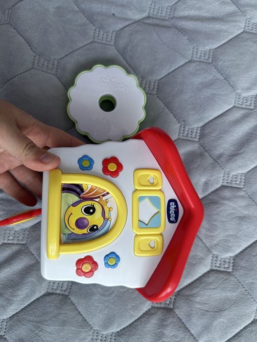 Дитяча музична крусель на ліжечко chicco, добрий стан, без дефектів.