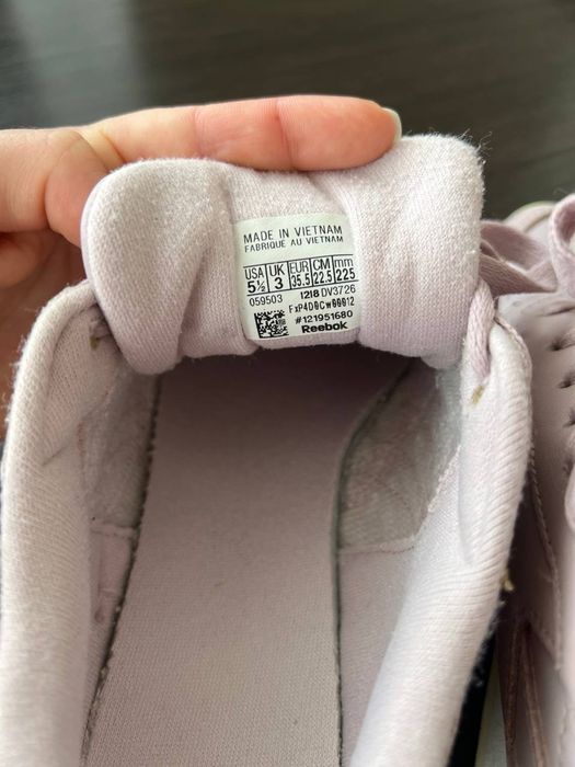Продам оригинальные женские кроссовки Reebok