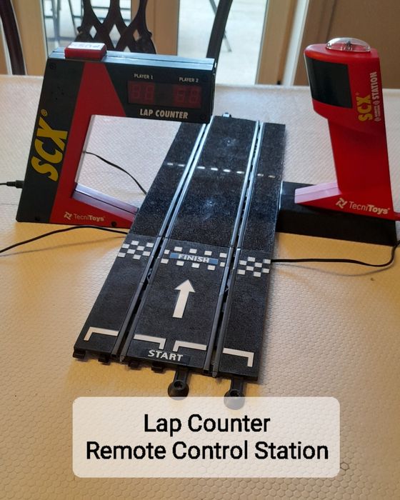 Pista de carros Scalaxtric (preço médio/ peça 2,6€- 57 peças