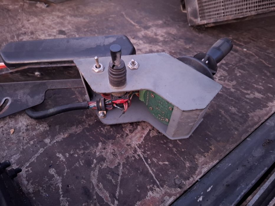 Rozdzielacz hydrauliczny danfoss sterowanie elektryczne dżojstik kostk