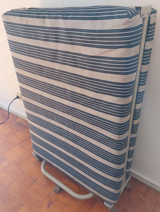 Cama de solteiro dobrável