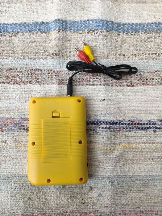 Consola retro ao estilo do Game Boy