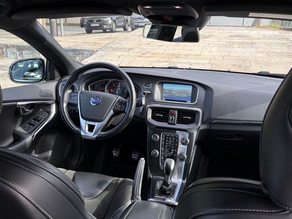 Volvo v40 D2 R Design