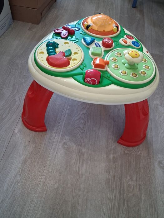 Mesa de atividades da Chicco479364194061537282