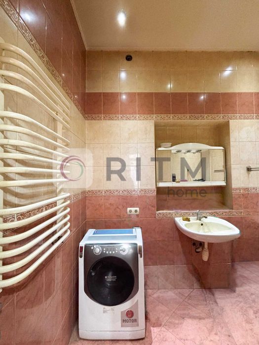 Продаж 3-кімнатної квартира в австрійському будинку — вул. Пекарська, 42, Личаківський район