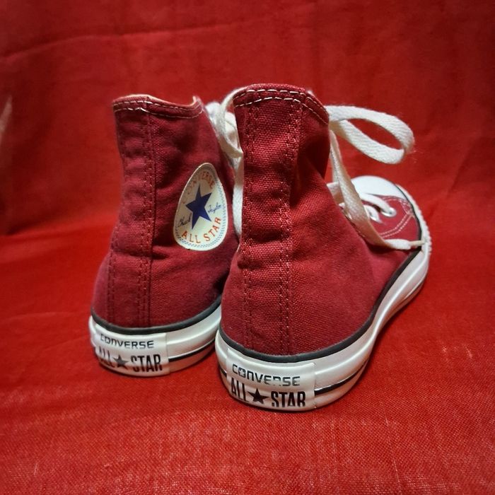 Оригінальні вишневі кеди конверси. 37 розмір