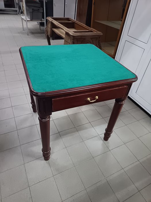 Mesa de jogos antigo