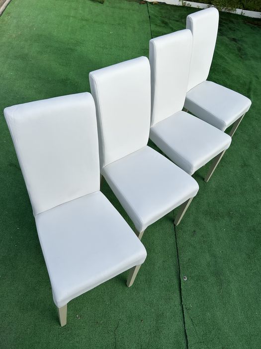 4 cadeiras brancas de sala