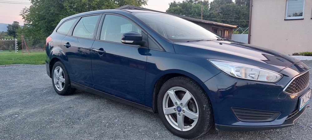 Ford Focus Mk III FL po kolizji, drzwi w cenie.