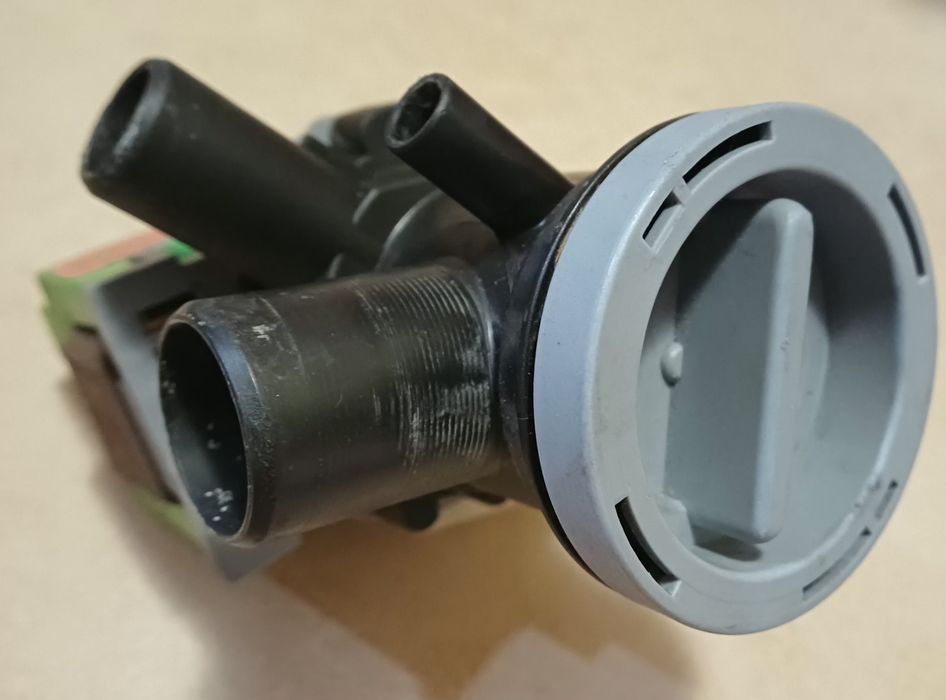 Pompa odpływowa wraz obudową i filtrem do pralki Gorenje WA801