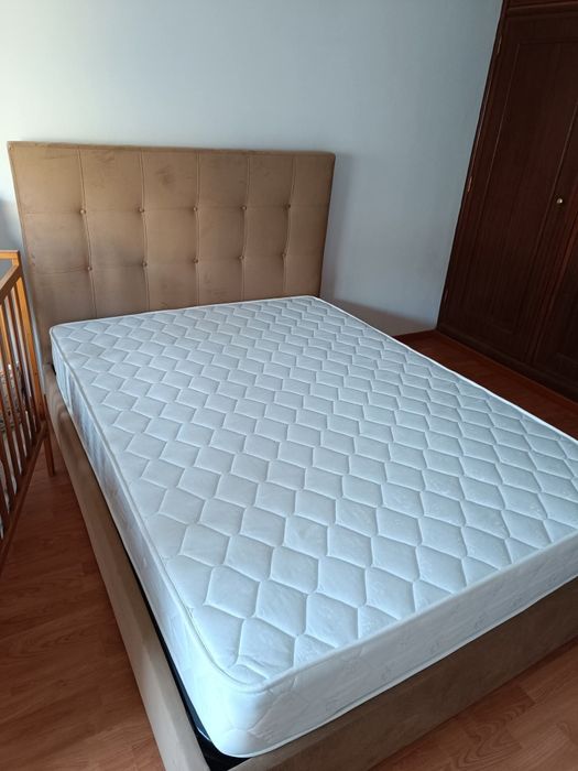 Vendo cama+colchão com estrado elevatório