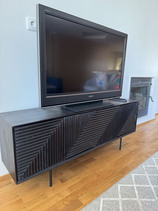 Movem madeira cor preto