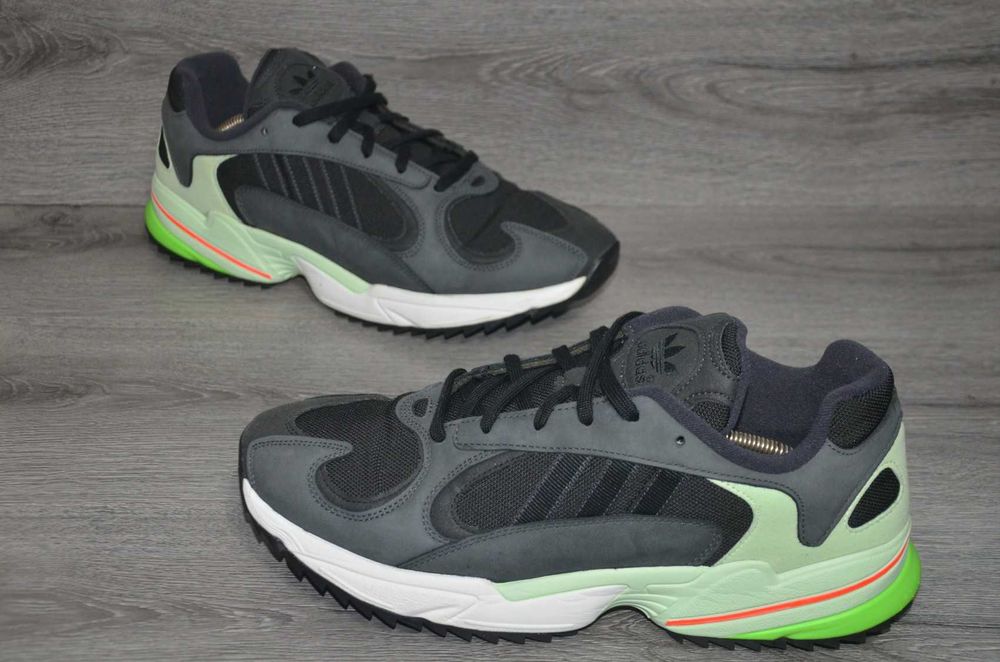 Продам кросівки шкіряні ФІРМА Adidas Yung-1