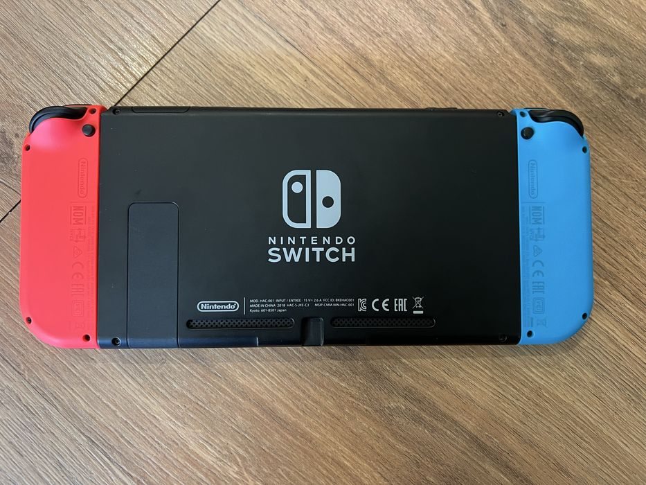 Nintendo Switch, remote and 3 games