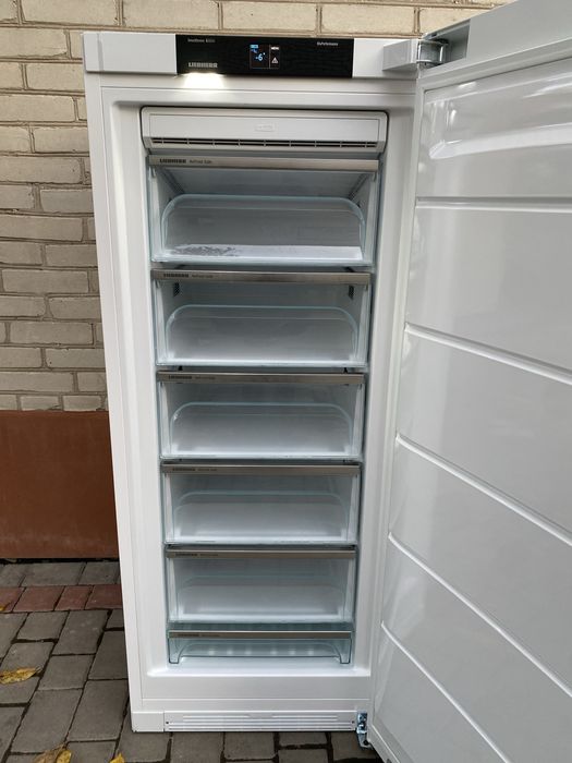 Морозильна камера Liebherr GNP3255 BluPerformance