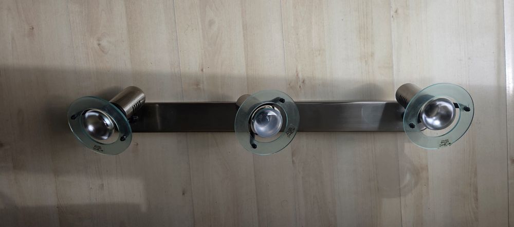 Lampa sufitowa z reflektorkami
