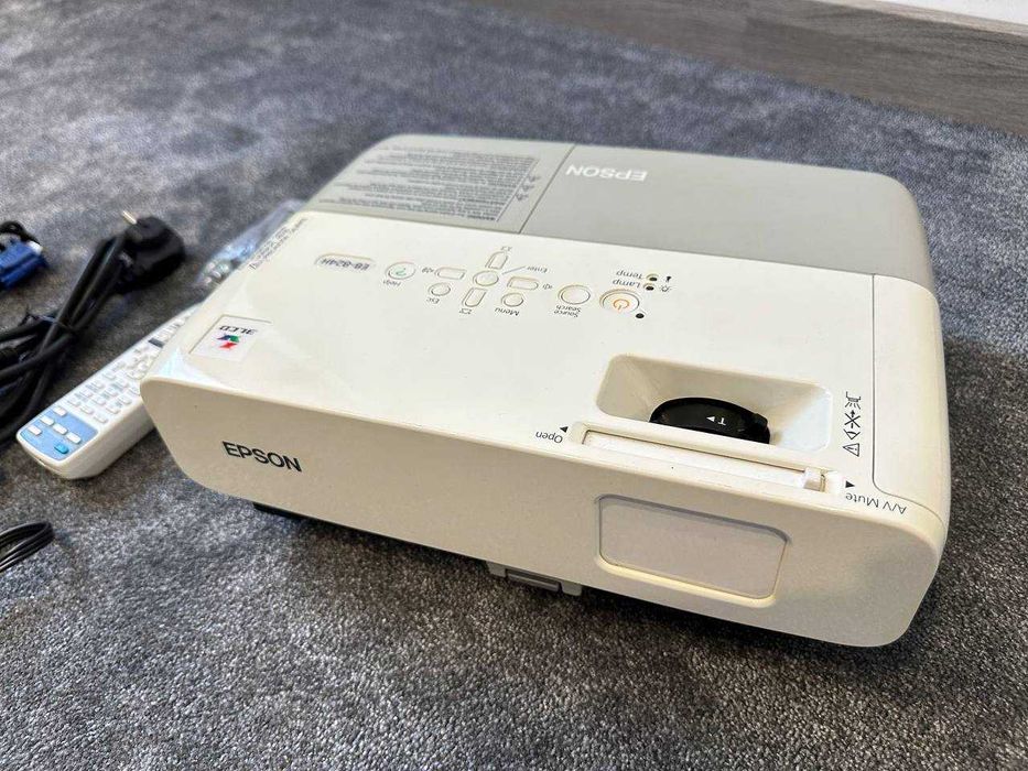 Мультимедійний проєктор компанії Epson, модель EB-824H (бВ)