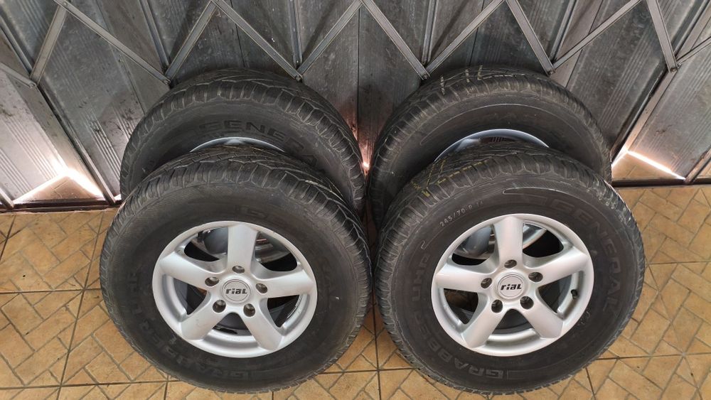 Jantes com pneus 245/70-16 General Grabber