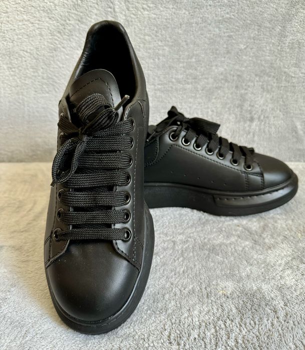 Кроссовки женские Alexander McQueen  экокожа  38 р идет на 37,5р