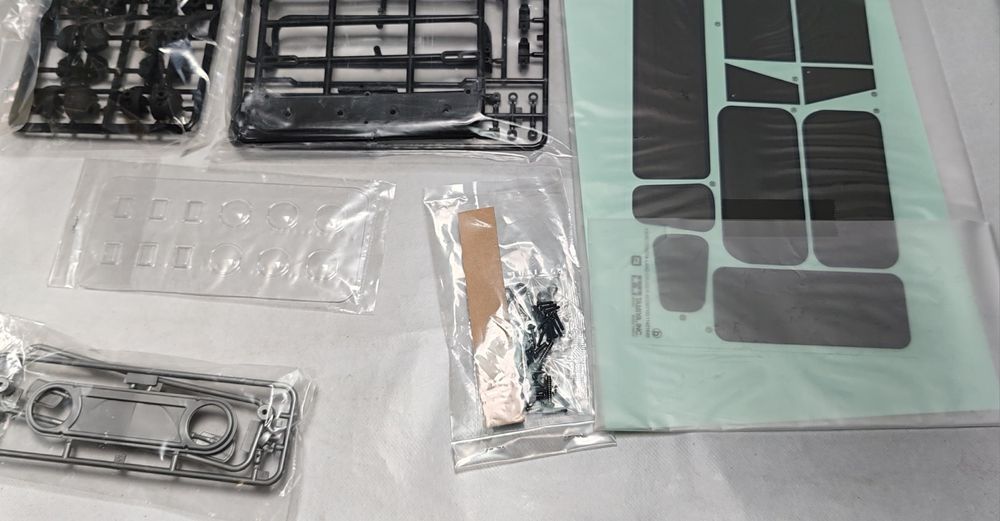 Tamiya Land Cruiser body 1/10 - pintado de fàbrica.Novo ainda embalado