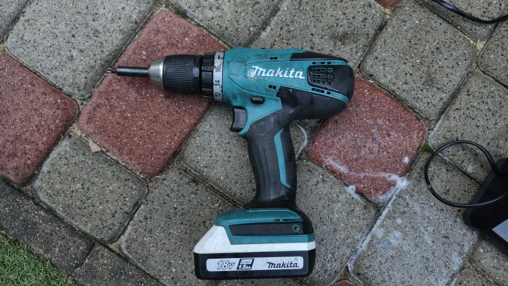 Zestaw Makita 457D wkrętarka+2x Aku +ładowarka + walizka