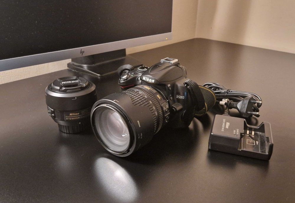 Дзеркальний фотоапарат Nikon D5000