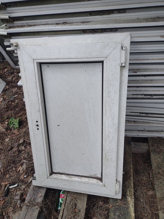 Okno pcv  86 x 55 cm z poliwęglanem