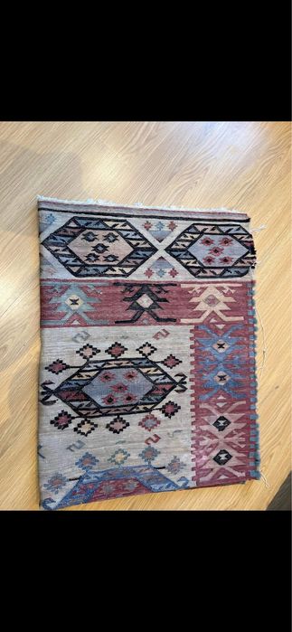 Movel c escadas p toalhas wc , carpetes varios mantas Alentejanas