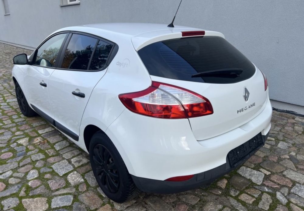 Запчастини меган 3 хетчбек кришка бампер авторозбірка megane 3