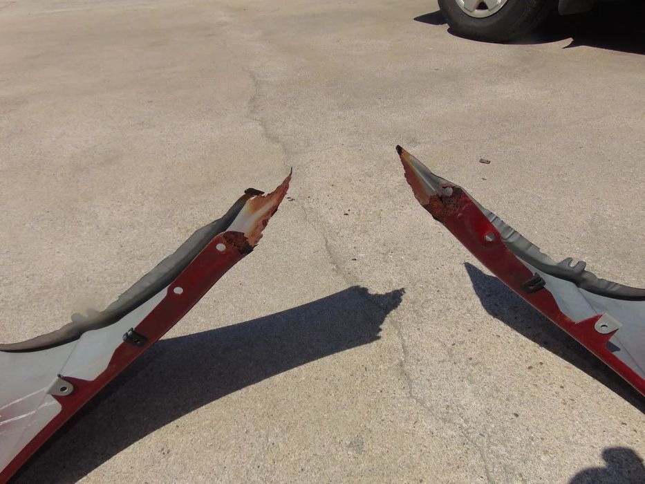 Mazda MX3 guarda lamas